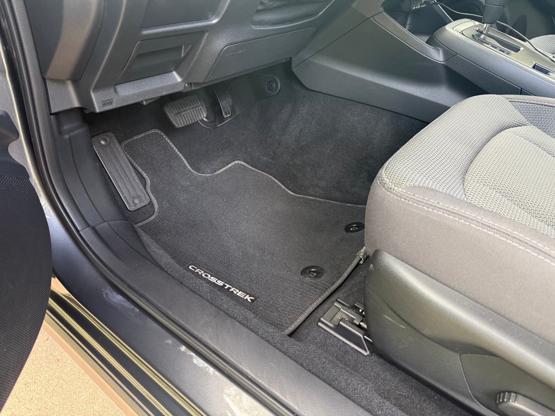 Clean interior carpet and floor mat after detailing